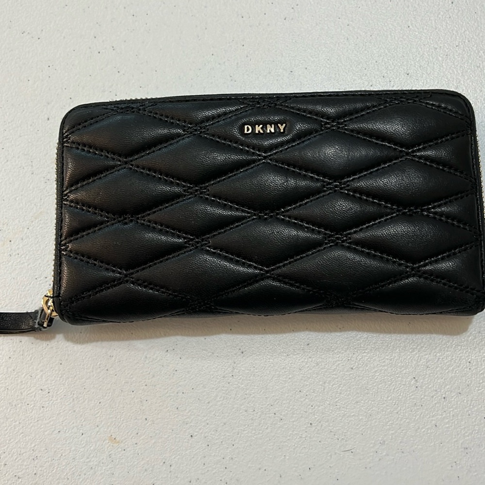 DKNY clutch/wallet, Lamb leather, black
